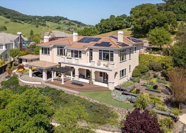 Property at 1046 Valle View Ct, Novato, CA 94945, 4 beds, 3.5 baths
