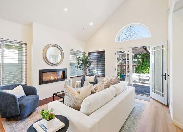 Property at 4 Valley West Cir, Napa, CA 94558, 3 beds, 2.5 baths