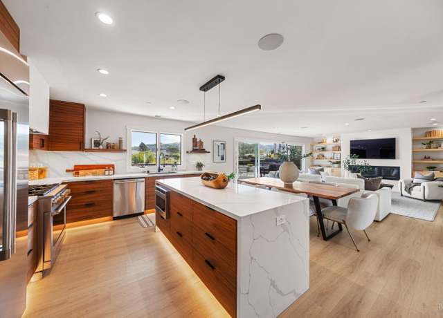 Property at 14 Channel Dr, Corte Madera, CA 94925, 4 beds, 2.5 baths