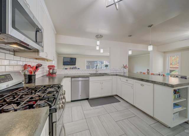 Property at 161 Edgemont Ave, Vallejo, CA 94590, 3 beds, 1.5 baths