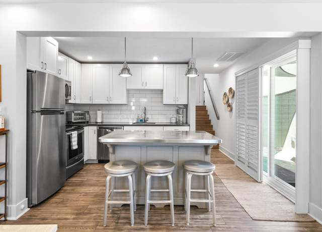Property at 2364 Clay St, Napa, CA 94559, 3 beds, 2 baths