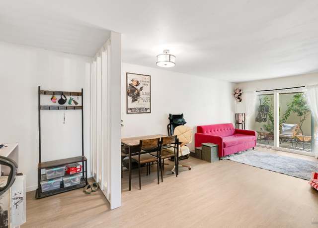Property at 2100 Laguna Cir Unit D, Concord, CA 94520, 1 bed, 1 bath