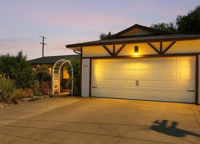 Property at 221 Washo Dr, Ukiah, CA 95482, 3 beds, 2 baths