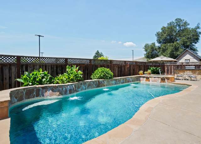Property at 109 Paradise Dr, Napa, CA 94558, 4 beds, 2.5 baths