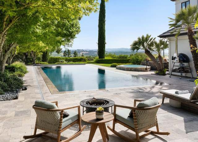 Property at 4395 Pine Flat Rd, Healdsburg, CA 95448, 4 beds, 4.5 baths