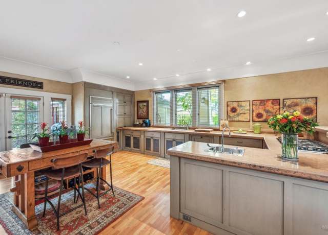 Property at 810 Austin Ave, Sonoma, CA 95476, 3 beds, 3 baths