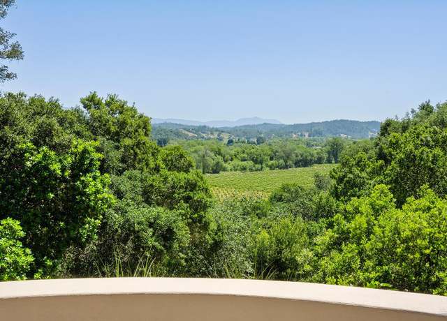 Property at 9981 W Dry Creek Rd, Healdsburg, CA 95448, 3 beds, 2.5 baths