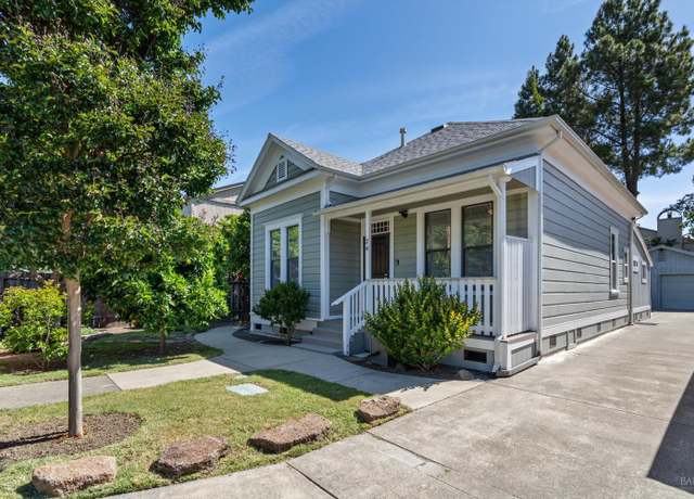 Property at 24 S University St, Healdsburg, CA 95448, 4 beds, 3.5 baths