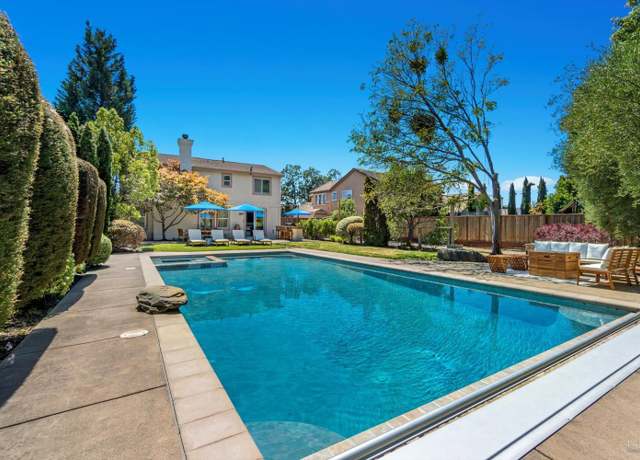 Property at 1451 Golf Course Dr, Windsor, CA 95492, 4 beds, 2.5 baths
