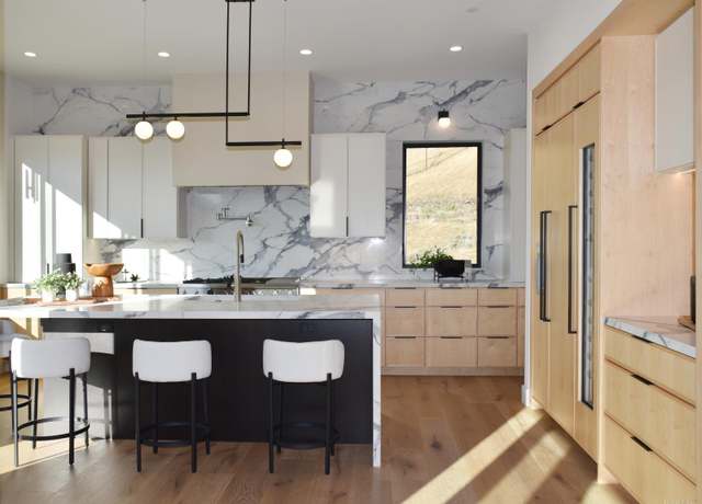 Property at 3921 Flintridge Dr, Santa Rosa, CA 95403, 5 beds, 5.5 baths