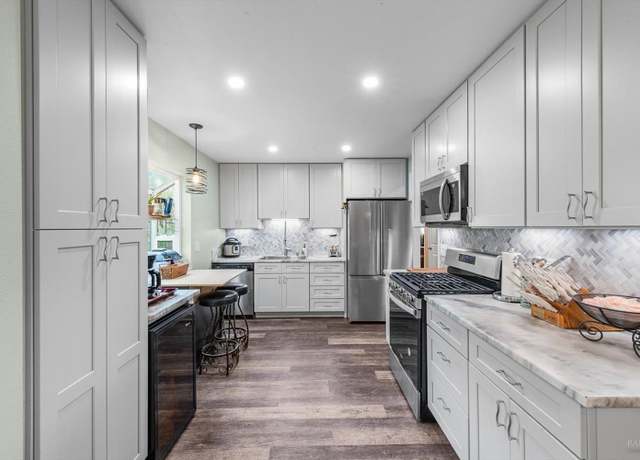 Property at 160 Muirwood Pl, Vallejo, CA 94591, 3 beds, 1 bath