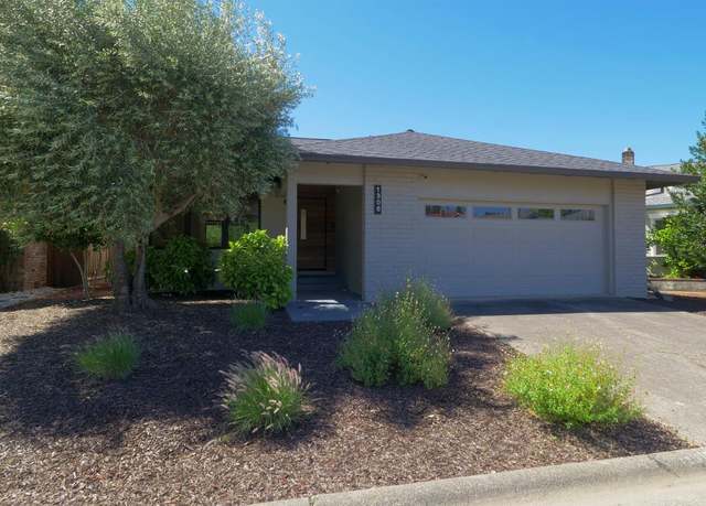 Property at 1306 Pinon Dr, Healdsburg, CA 95448, 2 beds, 2.5 baths