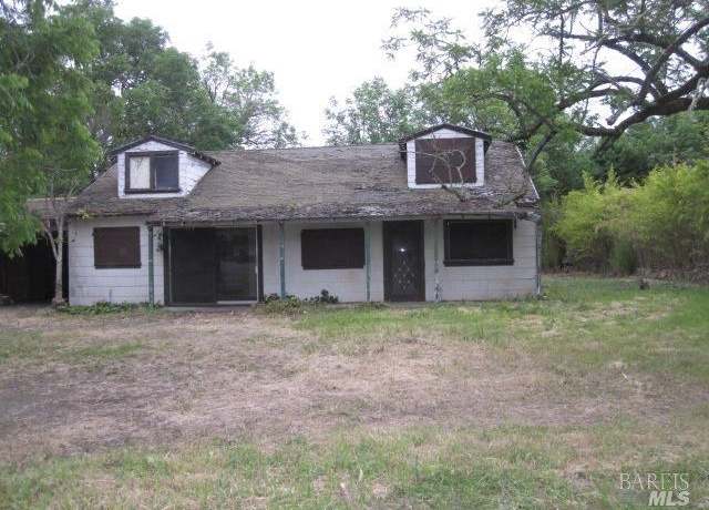 Property at 2750 Summerfield Rd, Santa Rosa, CA 95405, 2 beds, 2.5 baths