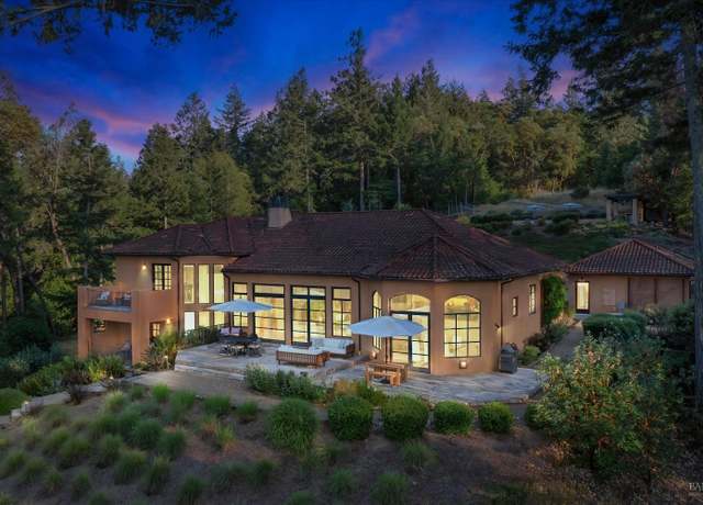 Property at 1315 W Dry Creek Rd, Healdsburg, CA 95448, 3 beds, 4 baths