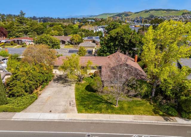 Property at 1740 Sereno Dr, Vallejo, CA 94589, 3 beds, 2 baths