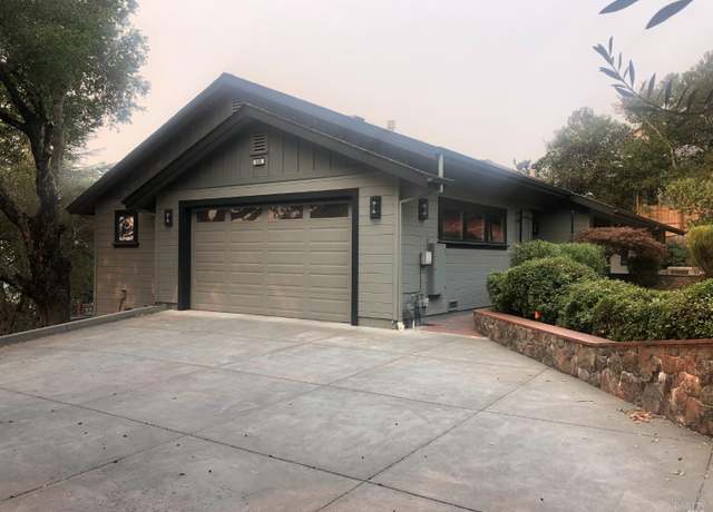 Property at 1026 Sunset Dr, Healdsburg, CA 95448, 2 beds, 2.5 baths