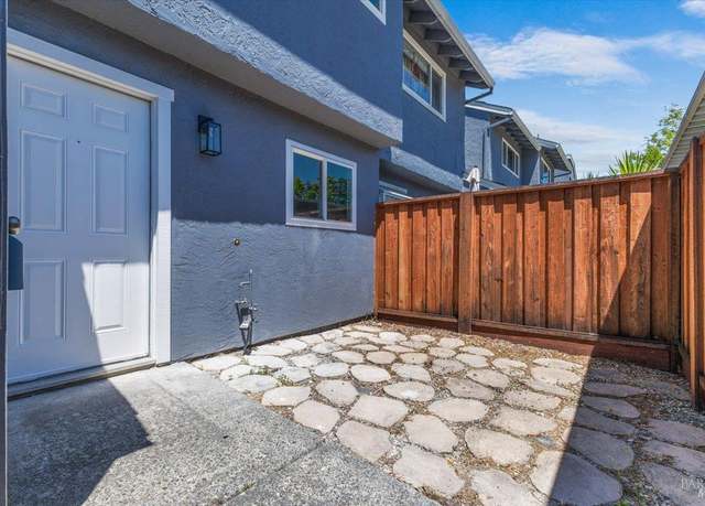 Property at 651 Racquet Club Cir, Rohnert Park, CA 94928, 2 beds, 1.5 baths