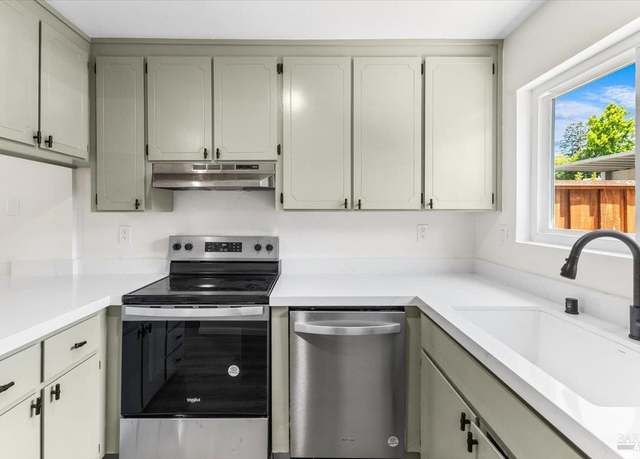 Property at 651 Racquet Club Cir, Rohnert Park, CA 94928, 2 beds, 1.5 baths