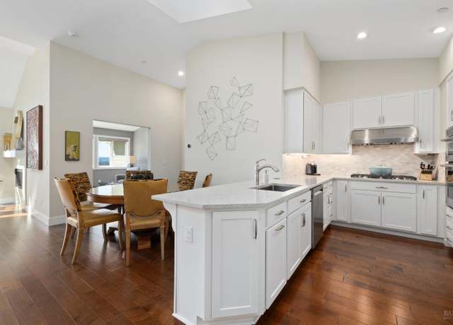 Property at 2075 Stonefield Ln, Santa Rosa, CA 95403, 2 beds, 2.5 baths