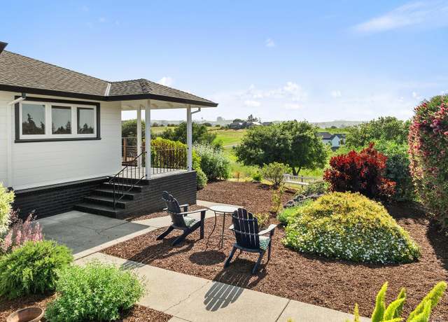 Property at 2022 Live Oak Farm Ln, Petaluma, CA 94952, 3 beds, 2.5 baths