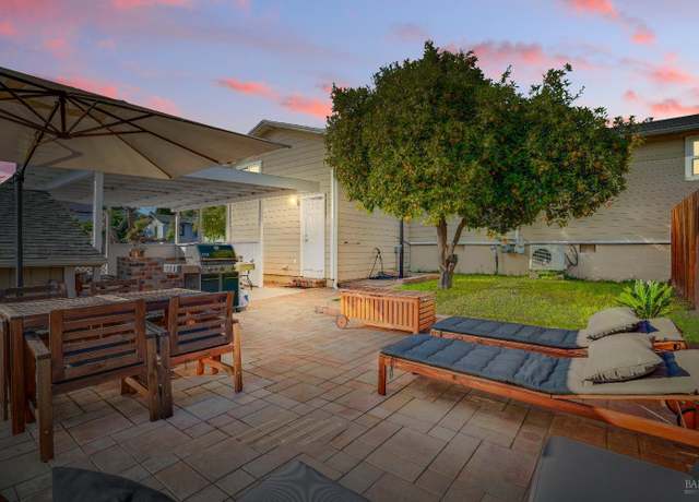 Property at 370 E N St, Benicia, CA 94510, 5 beds, 3 baths