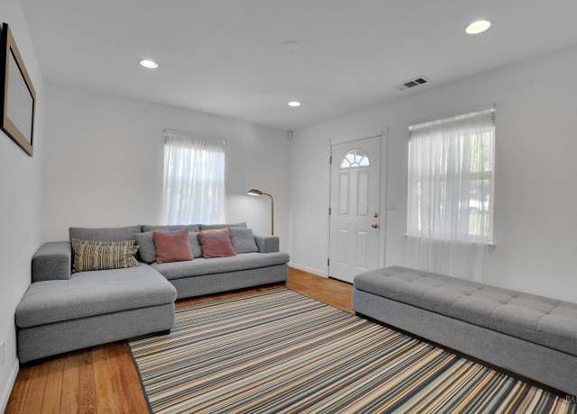 Property at 370 E N St, Benicia, CA 94510, 5 beds, 3 baths