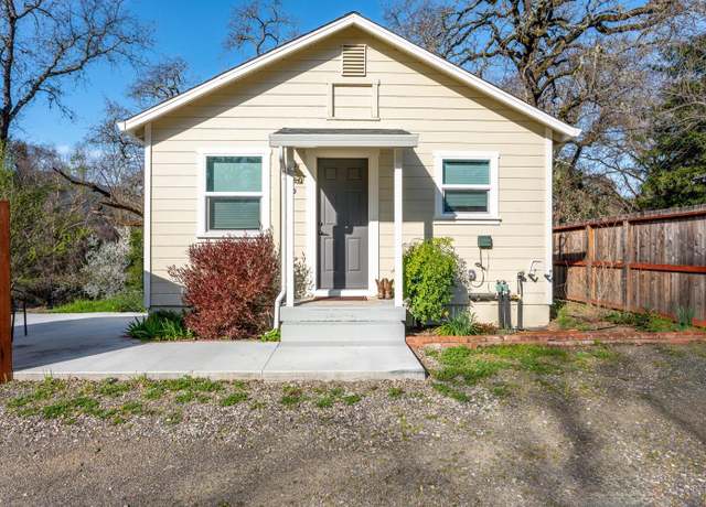 Property at 680 N State St, Ukiah, CA 95482, 6 beds, 4 baths