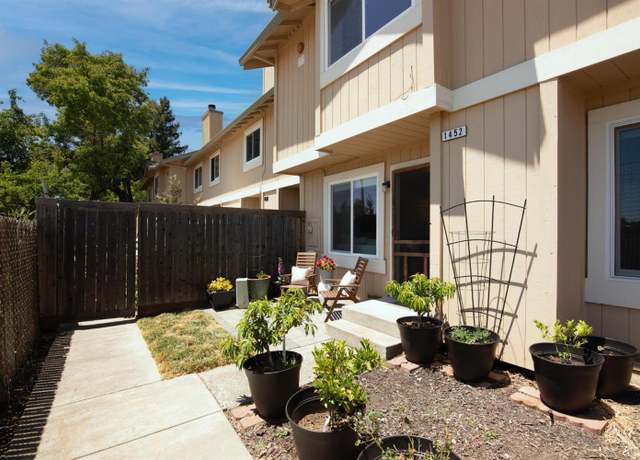 Property at 1452 Gold Way, Rohnert Park, CA 94928, 2 beds, 1.5 baths