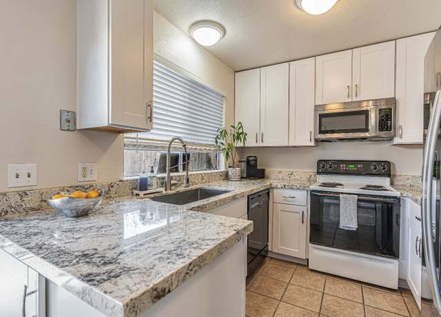 Property at 1015 Golf Course Dr, Rohnert Park, CA 94928, 3 beds, 1.5 baths