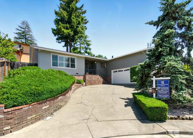 Property at 7 Arlene Ct, Petaluma, CA 94952, 3 beds, 2 baths