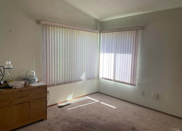 Property at 559 Donner Ln, Ukiah, CA 95482, 3 beds, 2 baths