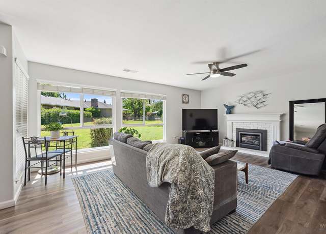 Property at 448 Meadowgreen Dr, Santa Rosa, CA 95409, 2 beds, 2 baths