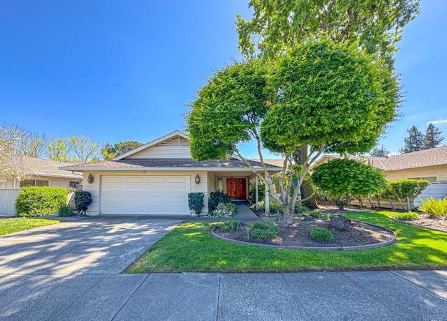 Property at 8911 Oakmont Dr, Santa Rosa, CA 95409, 2 beds, 2 baths