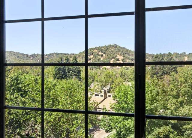 Property at 186 Redhawk Rd, Novato, CA 94949, 2 beds, 2.5 baths