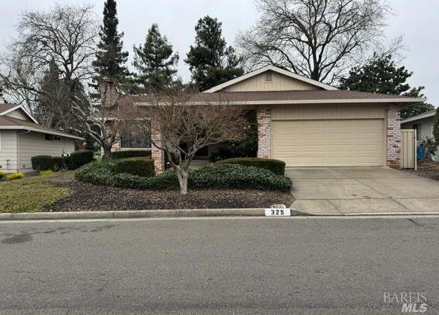Property at 325 Twin Lakes Dr, Santa Rosa, CA 95409, 2 beds, 2 baths