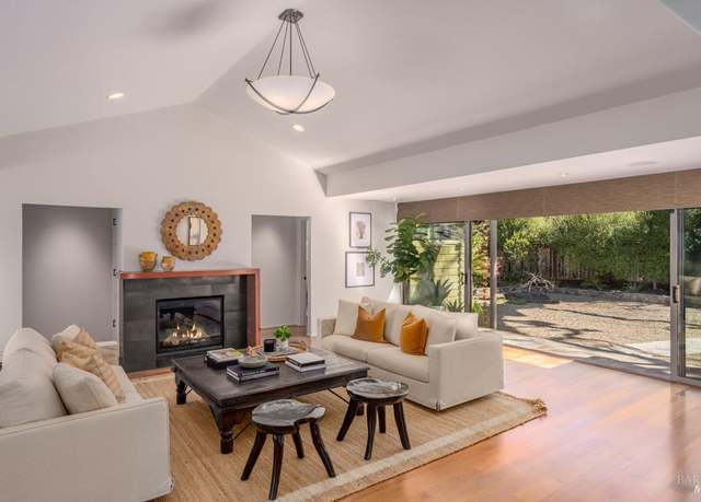 Property at 19265 7th St E, Sonoma, CA 95476, 2 beds, 2.5 baths