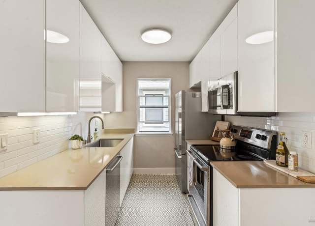 Property at 18 Lakeshore Ct, Richmond, CA 94804, 1 bed, 1 bath