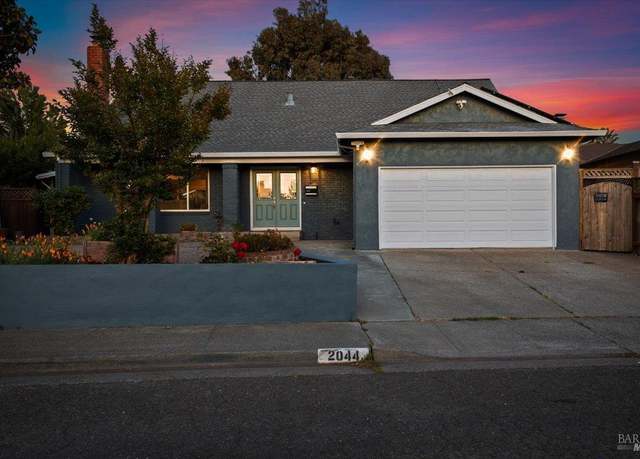 Property at 2044 Willow Dr, Petaluma, CA 94954, 4 beds, 3 baths
