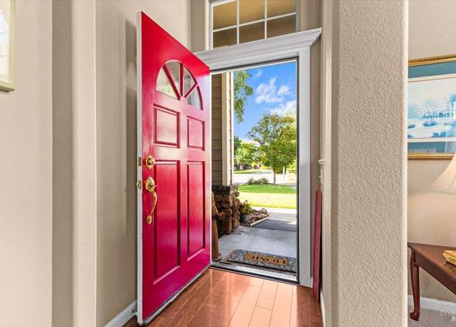 Property at 214 Viking Ct, Windsor, CA 95492, 3 beds, 2 baths