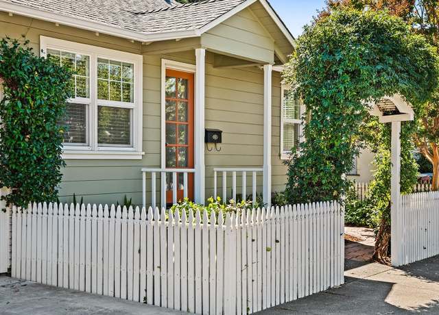 Property at 216 Plaza St, Healdsburg, CA 95448, 2 beds, 1 bath