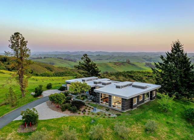 Property at 10515 Moonshine Rd, Sebastopol, CA 95472, 2 beds, 2.5 baths