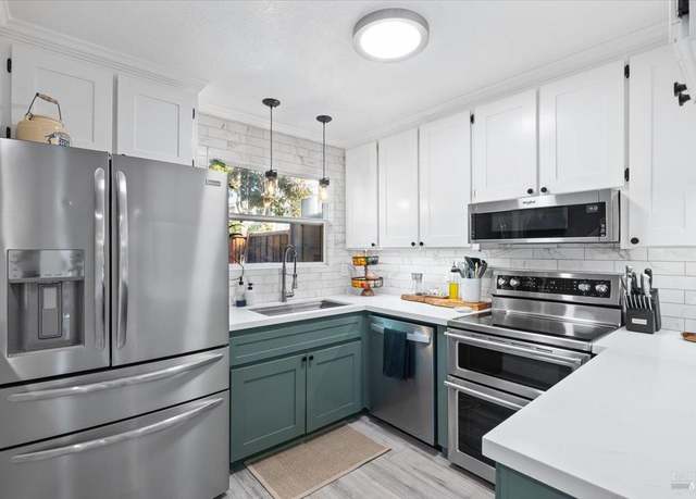 Property at 711 Racquet Club Cir, Rohnert Park, CA 94928, 2 beds, 1.5 baths