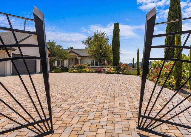Property at 2300 Mill Creek Ln, Healdsburg, CA 95448, 3 beds, 3 baths
