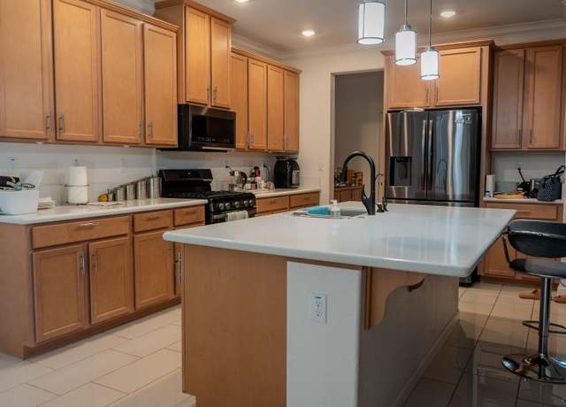 Property at 8764 Nakota Way, Sacramento, CA 95828, 5 beds, 3 baths