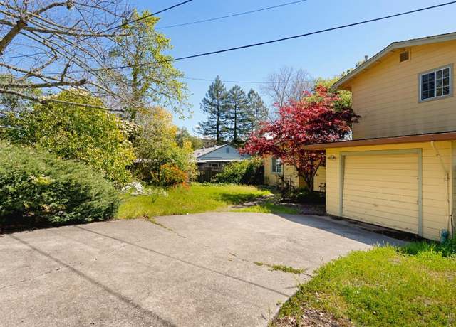 Property at 1100 Crest Dr, Santa Rosa, CA 95404, 3 beds, 2.5 baths