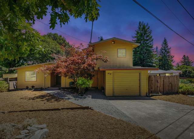 Property at 1100 Crest Dr, Santa Rosa, CA 95404, 3 beds, 2.5 baths