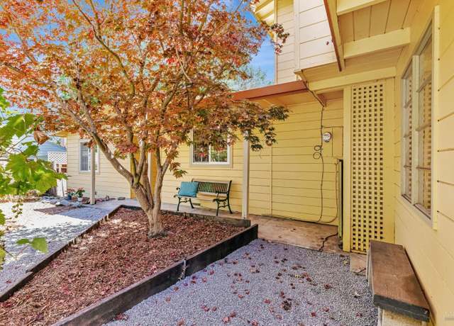 Property at 1100 Crest Dr, Santa Rosa, CA 95404, 3 beds, 2.5 baths
