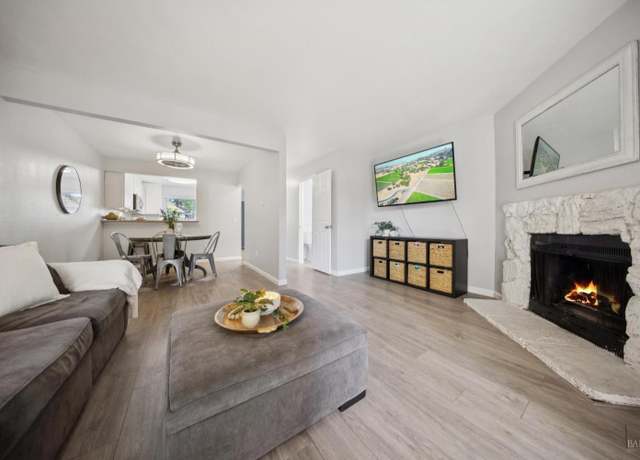 Property at 1607 Parkway Dr, Rohnert Park, CA 94928, 2 beds, 1.5 baths