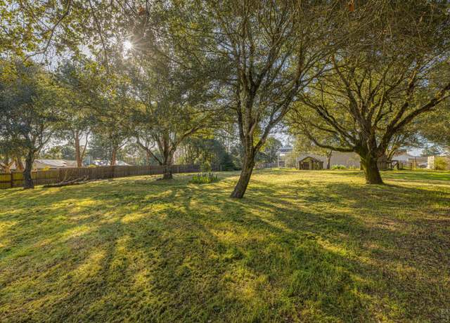 Property at 9980 Oak St, Penngrove, CA 94951