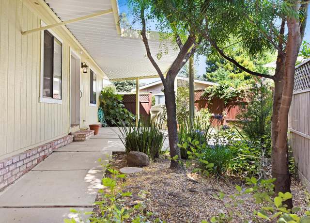 Property at 49 Laguna Seca Ct, St. Helena, CA 94574, 2 beds, 2 baths